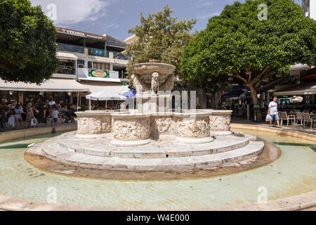 Die berühmten Venezianischen Morosini-brunnen im Lions Square, das Stadtzentrum von Heraklion, Kreta, Griechenland Stockfoto