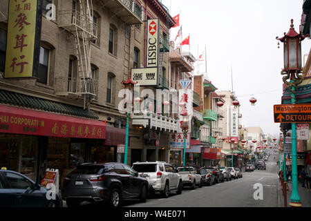 SAN FRANCISCO, California, United States - Jun 25th, 2018: Tagsüber in Chinatown in San Francisco. San Franciscos Chinatown ist eines von Nordamerika. Stockfoto