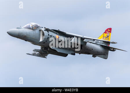 Spanische Navy EAV-8B Harrier II Jump Jet Flugzeug auf der Royal International Air Tattoo Airshow, RAF Fairford, Großbritannien. Fliegen Stockfoto