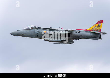 Spanische Navy EAV-8B Harrier II Jump Jet Flugzeug auf der Royal International Air Tattoo Airshow, RAF Fairford, Großbritannien. Fliegen Stockfoto