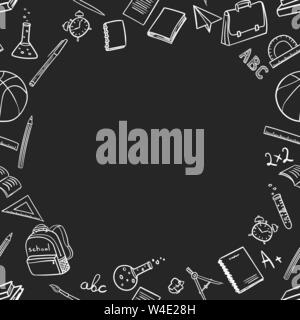 Rahmen mit Platz für Text mit Schule Elemente auf Rückkehr auf dem ersten September in die Doodle-Stil von Hand in die Schule - Zeichnung auf schwarzem Hintergrund Stock Vektor