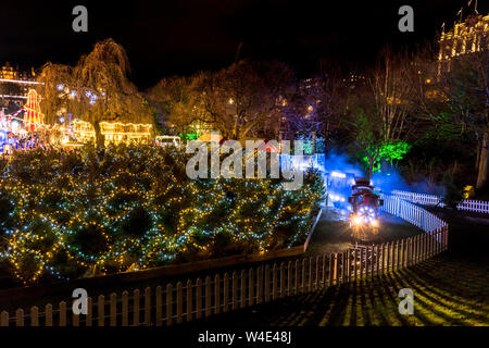 Weihnachten und Hogmanay street Unterhaltung, Edinburgh Stockfoto