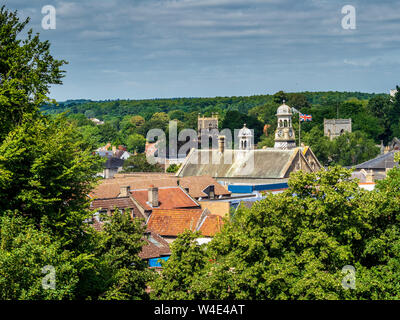 Thetford Suffolk - Blick über den zentralen Thetford aus dem Burghügel, die Überreste einer mittelalterlichen Motte und Bailey Schloss Stockfoto