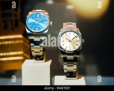 Barcelona, Spanien - Jun 1, 2018: neue Moderne letzte Sammlung von Luxus handgelenk Schweizer Uhren von Rolex Modell in der offiziellen Store Distributor store Showcase in Barcelona hergestellt Stockfoto