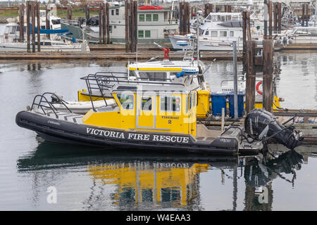 Das Victoria Fire Rescue Boot dockte im inneren Hafen in der Innenstadt von Victoria, BC an. Stockfoto