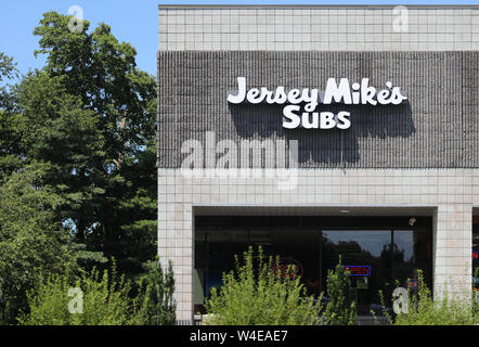 Princeton, New Jersey - 23. Juni 2019: Jersey Mike's Subs Fast Food Restaurant. Jersey Mike's Subs ist ein U-Boot sandwich Kette mit Sitz in Neue Stockfoto