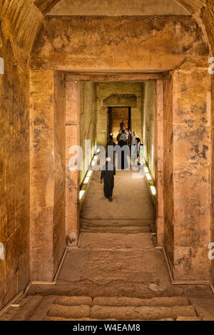 Am Ende des Korridors der Stiere, die zu den Ruinen der Osireion, hinter dem Tempel von Seti in Abydos entfernt Stockfoto