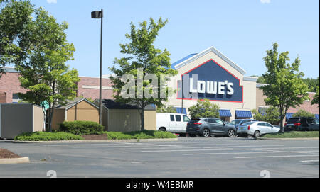 Princeton, New Jersey - 23. Juni 2019: Lowe's Home Improvement Warehouse Exterieur. Lowe's ist eine US-amerikanische Einzelhandelskette Baumärkten in Th Stockfoto