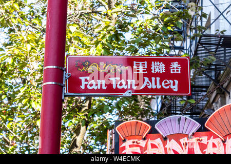 Fan Tan Alley Schild am Eingang der berühmten Attraktion in Chinatown, Victoria, BC. Stockfoto