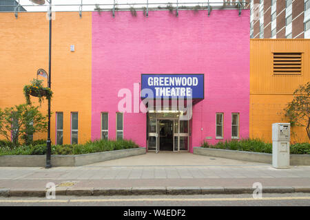 Lineare pocket Park im Greenwood Theater von British Fashion Designer Dame Zandra Rhodes und Garten Designer TV-Moderatorin Joe Swift Stockfoto