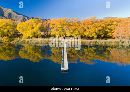 Herbst, Matrosen Schneiden, Lake Benmore, Waitaki Valley, North Otago, Südinsel, Neuseeland - drone Antenne Stockfoto