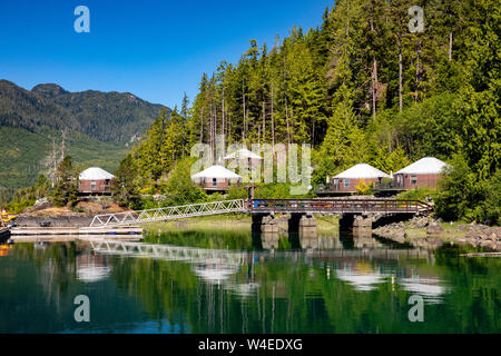 Jurten bei Moutcha Bay Resort and Marina - Tahsis, Vancouver Island, British Columbia, Kanada Stockfoto