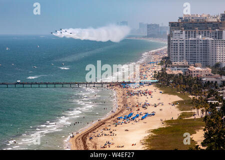 Us Navy Blue Angels (F/A-18 Hornet) durchführen bei der 2019 in Fort Lauderdale, Fort Lauderdale, Florida, USA Stockfoto