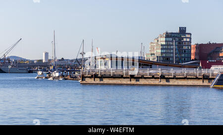 Harbour Air Wasserflugzeuge auf Victoria Harbour Flughafen auf klaren Abend in Victoria, BC angedockt. Stockfoto