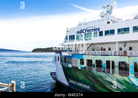 BC Ferries, Küsten Feier Schiff am Hafen in Swartz Bay, BC angedockt. Stockfoto