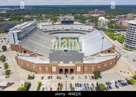 Iowa City, Iowa, USA. 21. Juli, 2019. Luftaufnahmen Kinnick Stadium, ehemals Iowa Stadium ist ein Stadion in Iowa City, Iowa, USA. Es ist das Heimstadion von der Universität von Iowa Hawkeyes. (Bild: © Walter G Arce Sr Schleifstein Medi/ASP) Stockfoto