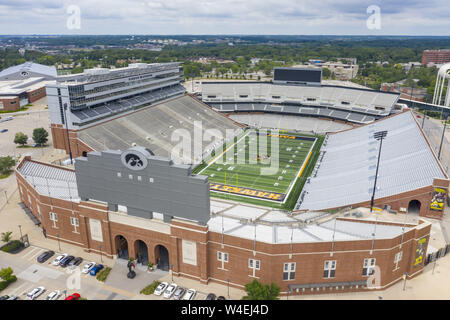 Iowa City, Iowa, USA. 21. Juli, 2019. Luftaufnahmen Kinnick Stadium, ehemals Iowa Stadium ist ein Stadion in Iowa City, Iowa, USA. Es ist das Heimstadion von der Universität von Iowa Hawkeyes. (Bild: © Walter G Arce Sr Schleifstein Medi/ASP) Stockfoto