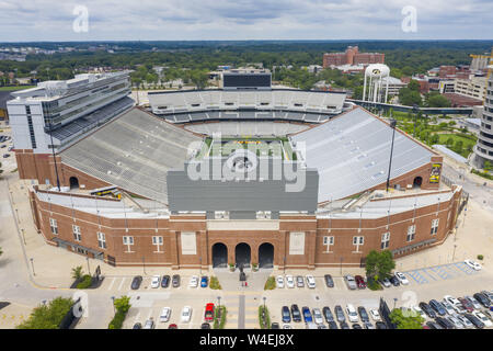 Iowa City, Iowa, USA. 21. Juli, 2019. Luftaufnahmen Kinnick Stadium, ehemals Iowa Stadium ist ein Stadion in Iowa City, Iowa, USA. Es ist das Heimstadion von der Universität von Iowa Hawkeyes. (Bild: © Walter G Arce Sr Schleifstein Medi/ASP) Stockfoto