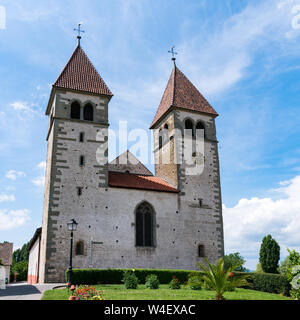 Reichenau-Oberzell, BW/Deutschland - vom 21. Juli 2019: Blick auf die Kirche St. Peter und Paul auf der Insel Reichenau am Bodensee Stockfoto
