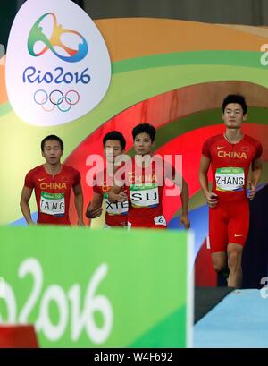 (190723) - Peking, 23. Juli 2019 (Xinhua) - Chinas Tang Xingqiang, Xie Zhenye, Su Bingtian und Zhang Peimeng (L, R), werden vor der Männer 4x100m Staffel Finale bei den Olympischen Spielen 2016 in Rio in Rio de Janeiro, Brasilien, August 19, 2016 gesehen. (Xinhua / Wang Lili) Stockfoto