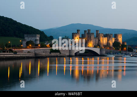 Conwy Castle in Nord Wales Dämmerung Stockfoto