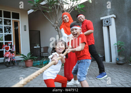 Tauziehen während Indonesien Independence Day Feier Stockfoto