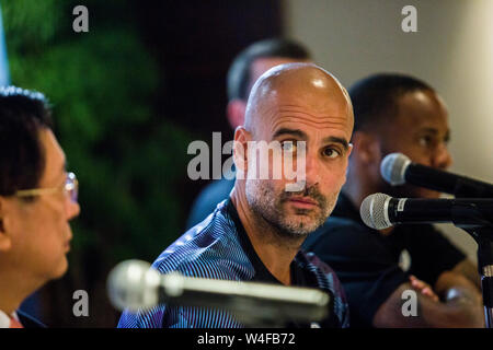 Hongkong, China. 23. Juli, 2019. Premier League Club Manchester City Star player Raheem Sterling und Manager Pep Guardiola erfüllen die chinesischen Medien im Grand Hyatt Wan Chai. Credit: Hong Kong Foto News Alamy leben Nachrichten Stockfoto