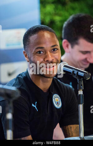 Hongkong, China. 23. Juli, 2019. Premier League Club Manchester CityÕs star player Raheem Sterling (dargestellt) und Manager Pep Guardiola erfüllen die chinesischen Medien im Grand Hyatt Wan Chai. Credit: Hong Kong Foto News Alamy leben Nachrichten Stockfoto