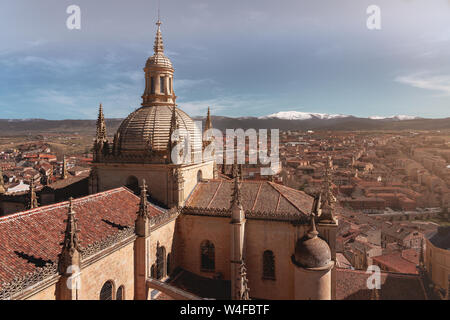 Luftaufnahme von Segovia Altstadt und Kathedrale von Segovia, Kastilien und Leon, Spanien Stockfoto