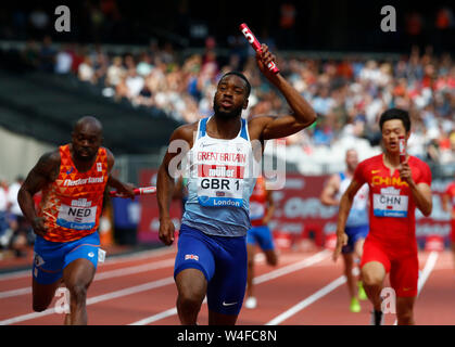 LONDON, ENGLAND. Juli 21: L-R Churandy Martina von Nederland Nathaniel Mitchell-Blake Großbritannien und Nordirland Sieger und Zhenye Xie o Stockfoto