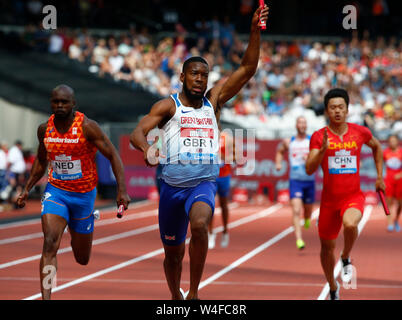 LONDON, ENGLAND. Juli 21: L-R Churandy Martina von Nederland Nathaniel Mitchell-Blake Großbritannien und Nordirland Sieger und Zhenye Xie o Stockfoto