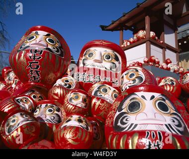 Japan, Honshu, Tokio, New Year Festival, Haufen Glück Daruma Puppen Stockfoto