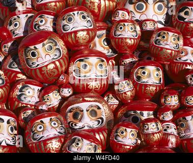 Japan, Honshu, Tokio, New Year Festival, Haufen Glück Daruma Puppen Stockfoto