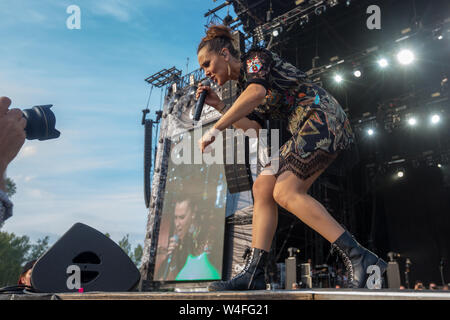 Die französische Sängerin Zaz tritt während des Internationalen Musikfestivals Colours of Ostrava 2019 am 20. Juli 2019 in Ostrava, Tschechien, auf. (CTK Photo/P Stockfoto