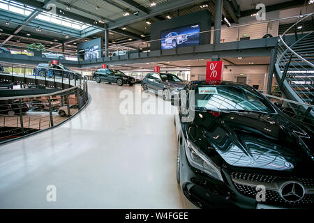 Deutschland, Düsseldorf Juli 17, 2019: Mercedes-Benz Store in Düsseldorf. Deutschland Stockfoto