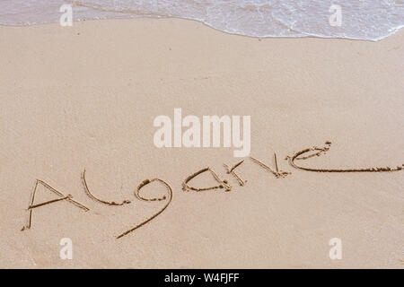 Das Wort in der portugiesischen Algarve Strand geschrieben Stockfoto
