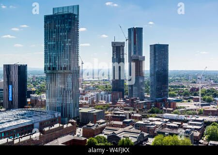 Die Achse Turm, der Beetham Tower und den Deansgate Square Apartment Blocks. Von den 20 Geschichten Restaurant, Neubaugebietes Spinningfields entfernt, Manchester, England, UK. Stockfoto