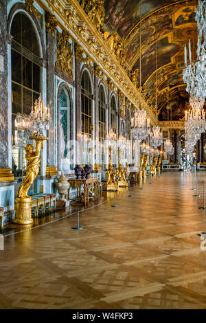 VERSAILLES, Frankreich - 14. Februar 2018: Spiegelsaal im Schloss von Versailles Stockfoto