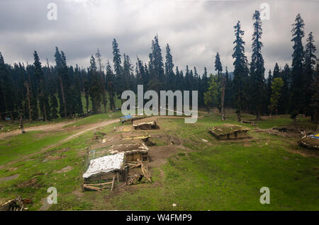 Blick von der ersten Phase der Gulmarg Gondel bis zu Kongdoori in Gulmarg, Jammu und Kaschmir, Indien Stockfoto