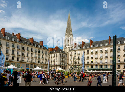 Menschen zu Fuß am Place Royale von Nantes. Loire Atlantique. Pays de la Loire. Frankreich Stockfoto