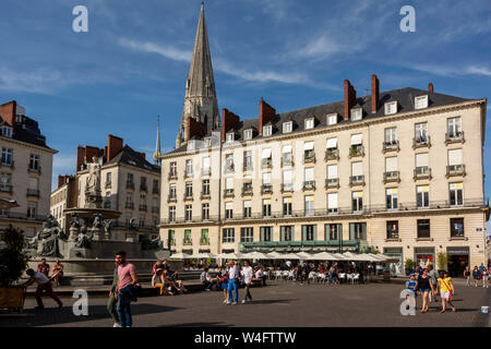 Menschen zu Fuß am Place Royale von Nantes. Loire Atlantique. Pays de la Loire. Frankreich Stockfoto