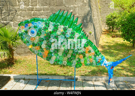 Fisch Funktion von Kunststoffabfällen in Kotor in Montenegro erstellt. Stockfoto