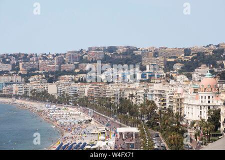 Paris, Frankreich. 22. Juli, 2019. Menschen Ruhe am Strand von Nizza, Südfrankreich, 22. Juli 2019. Eine neue Hitzewelle liefert in den meisten Teilen von Frankreich in dieser Woche. Credit: Syspeo. z/Xinhua/Alamy leben Nachrichten Stockfoto