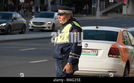 Verkehr Polizeioffizier in Moskau Stockfoto