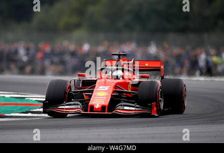 Ferrari Fahrer Sebastian Vettel in Aktion während der dritten Praxis für den Britischen Grand Prix in Silverstone, Towcester. Stockfoto