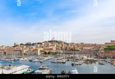 Die französische Stadt Marseille und Mittelmeer Küste. Marseille ist der größte Hafen in Frankreich, Südeuropa. Berühmte große Stadt und touristische des Stockfoto