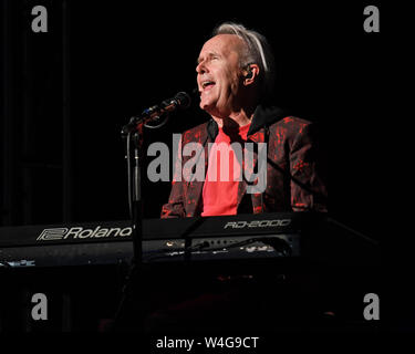 Dania Beach, FL, USA. 22. Juli, 2019. Howard Jones führt auf der Bühne 954 im Dania Beach Casino am 22 Juli, 2019 in Dania Beach, Florida. Quelle: MPI04/Medien Punch/Alamy leben Nachrichten Stockfoto