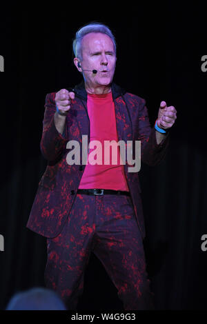 Dania Beach, FL, USA. 22. Juli, 2019. Howard Jones führt auf der Bühne 954 im Dania Beach Casino am 22 Juli, 2019 in Dania Beach, Florida. Quelle: MPI04/Medien Punch/Alamy leben Nachrichten Stockfoto