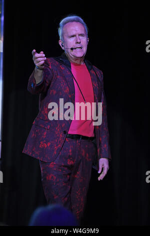 Dania Beach, FL, USA. 22. Juli, 2019. Howard Jones führt auf der Bühne 954 im Dania Beach Casino am 22 Juli, 2019 in Dania Beach, Florida. Quelle: MPI04/Medien Punch/Alamy leben Nachrichten Stockfoto