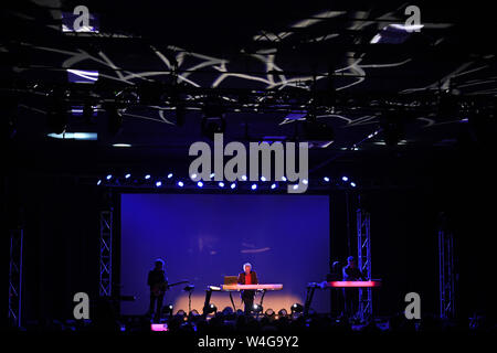 Dania Beach, FL, USA. 22. Juli, 2019. Howard Jones führt auf der Bühne 954 im Dania Beach Casino am 22 Juli, 2019 in Dania Beach, Florida. Quelle: MPI04/Medien Punch/Alamy leben Nachrichten Stockfoto